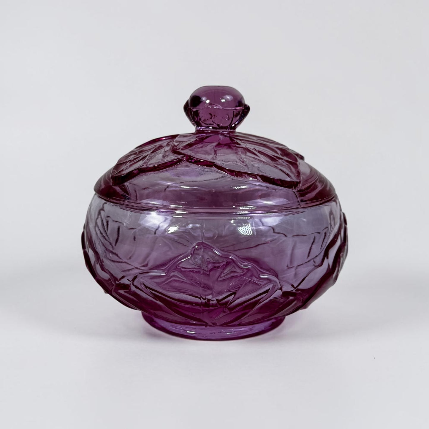 Viking pink amethyst epic leaf glass lidded dish