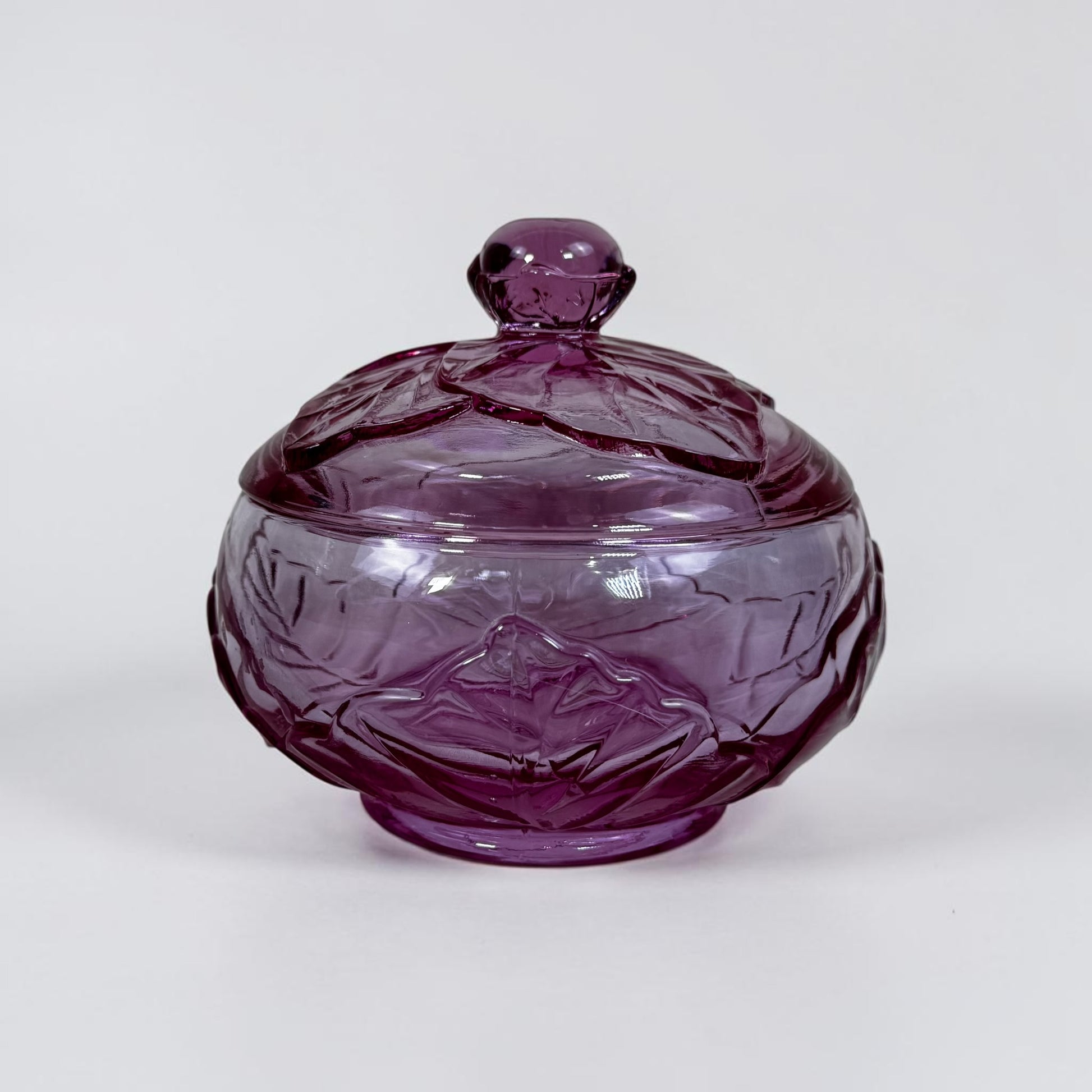 Viking pink amethyst epic leaf glass lidded dish