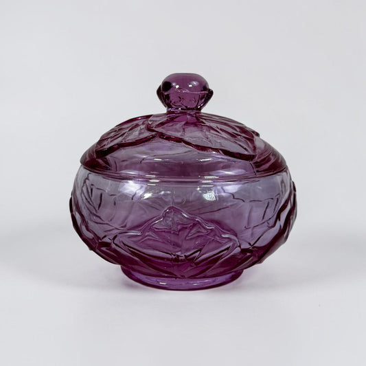 Viking pink amethyst epic leaf glass lidded dish