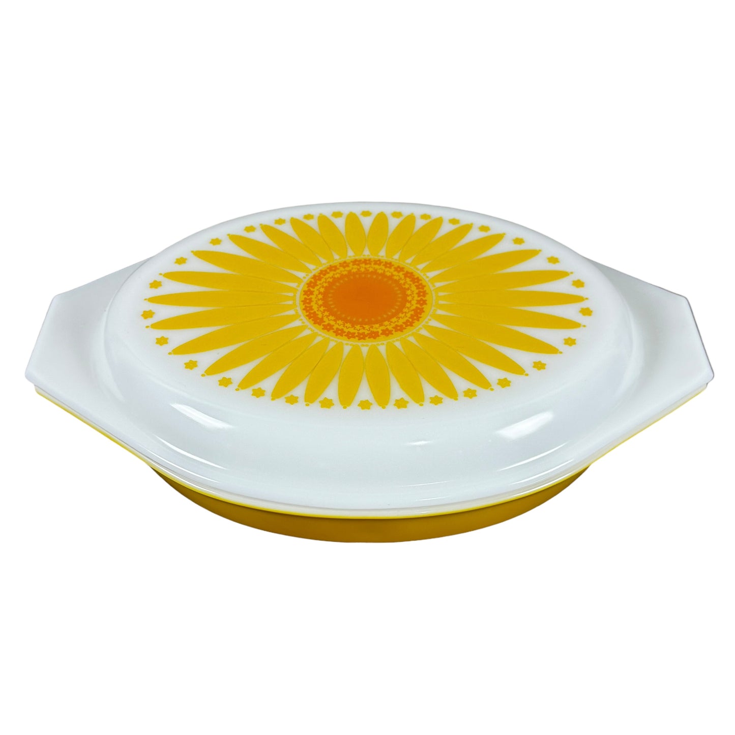 Vintage Pyrex Daisy Yellow Sunflower Casserole Dish with Lid – 1970s Mid Century Kitchen Collectible