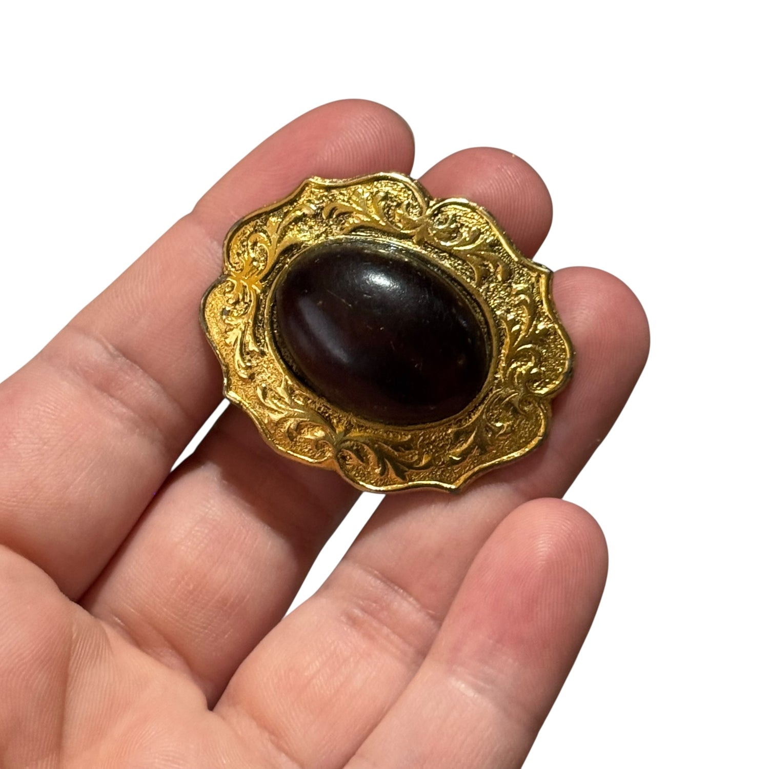Vintage gold tone brooch with deep brown cabochon stone